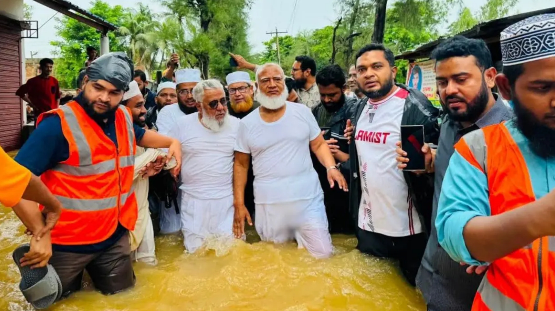 বন্যাদুর্গত চট্টগ্রামে জামায়াত আমির