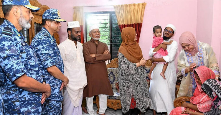 মাইলস্টোন ট্র্যাজেডি নিহত পরিবারের সঙ্গে বিমানবাহিনী প্রধানের সাক্ষাৎ, সহায়তার আশ্বাস