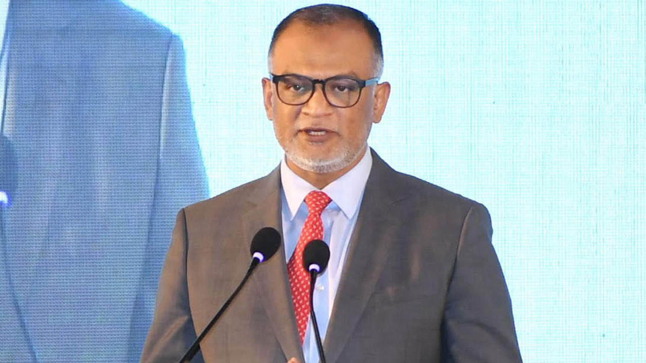 আগুনে ক্ষতির হিসাব চলছে, বিকেলে বৈঠক ডেকেছে মন্ত্রণালয় : বাণিজ্য উপদেষ্টা