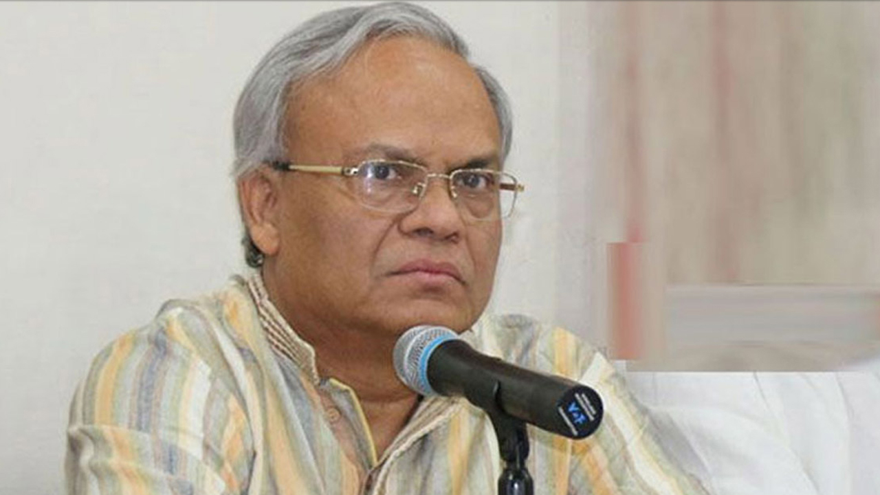 খালেদা জিয়া হেঁটে ঢুকেছিলেন কারাগারে, ফিরলেন হুইলচেয়ারে : রিজভী