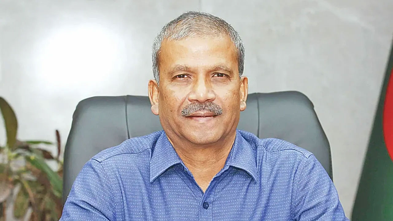 ডিজিটালাইজেশনের কারণে দুর্নীতি-ভোগান্তি অনেক কমেছে : আইন উপদেষ্টা 