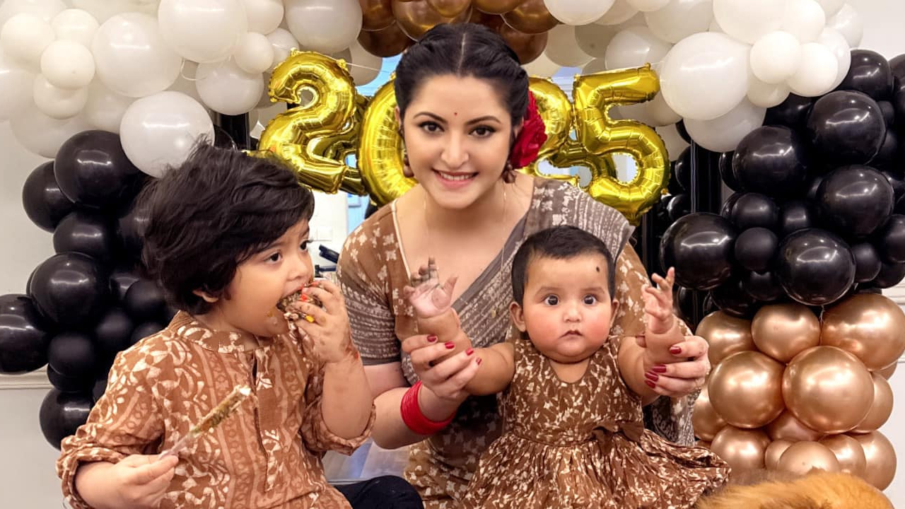 ছেলের সঙ্গে খুনসুটিতে মাতলেন পরীমণি