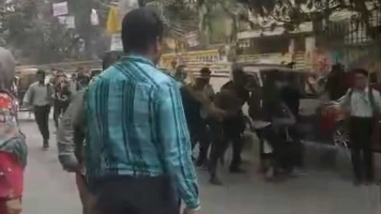 সায়েন্সল্যাবে ঢাকা কলেজ ও আইডিয়াল কলেজ শিক্ষার্থীদের মধ্যে সংঘর্ষ
