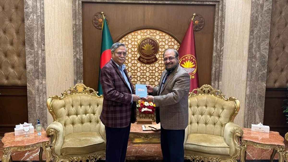 রাষ্ট্রপতির সঙ্গে আমান আযমীর সাক্ষাৎ, দিলেন বই উপহার