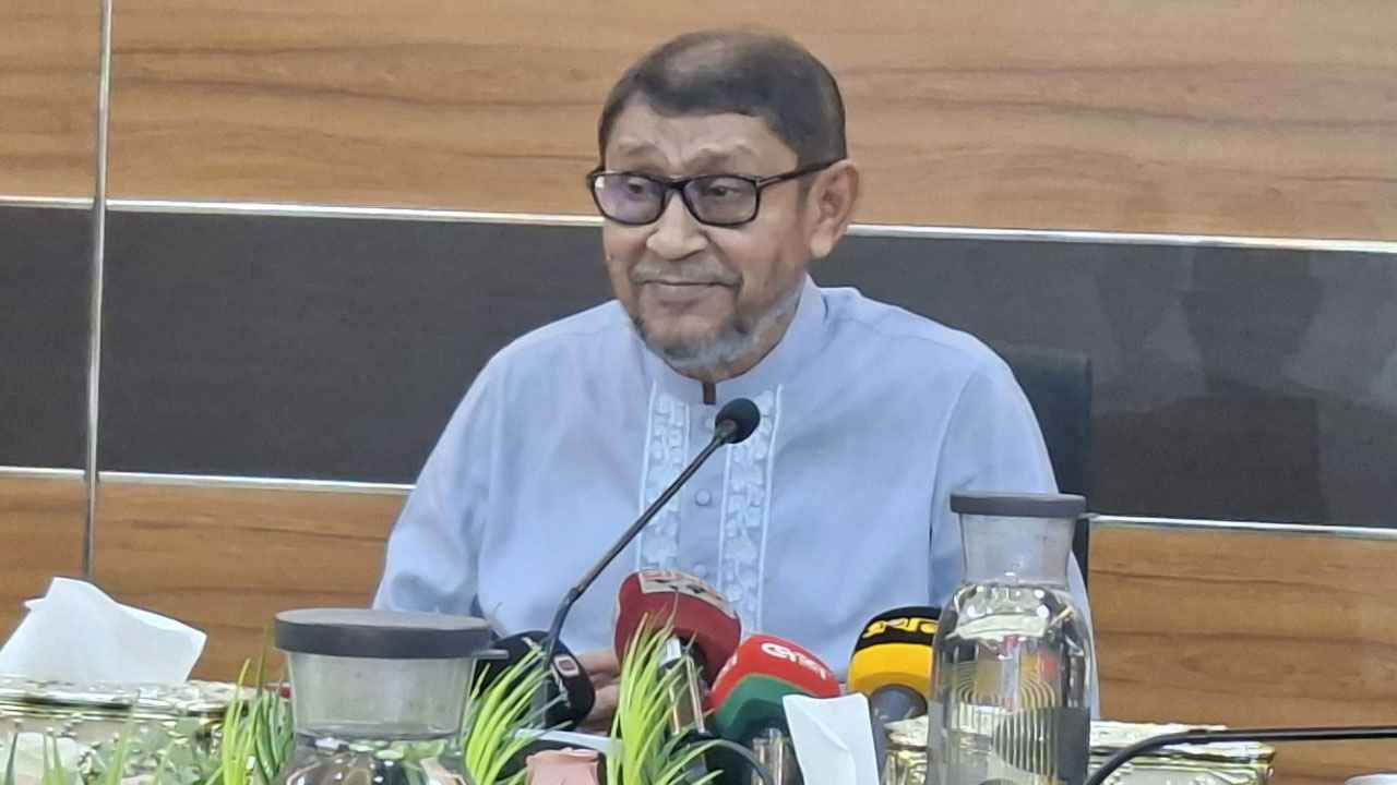 হামের ঝুঁকি বাড়ছে, টিকা নিশ্চিতের নির্দেশ মন্ত্রীর